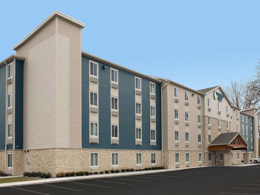 Suburban Studios Watford City Exterior photo