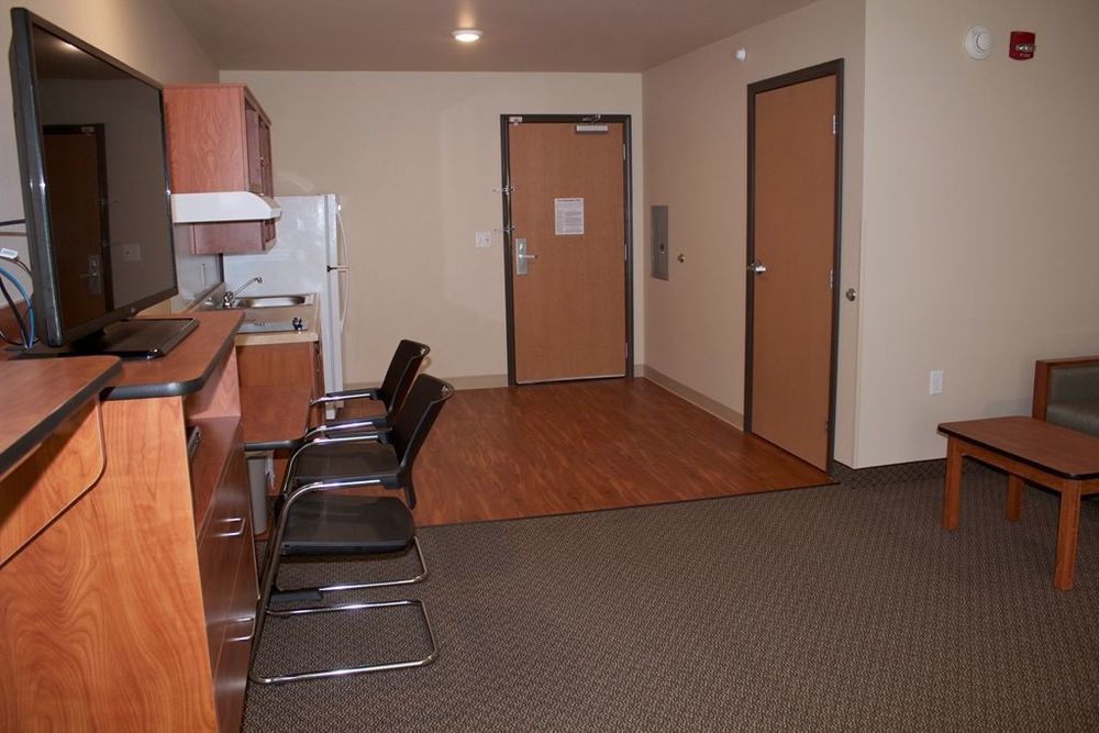 Suburban Studios Watford City Room photo
