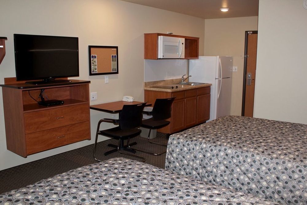 Suburban Studios Watford City Room photo