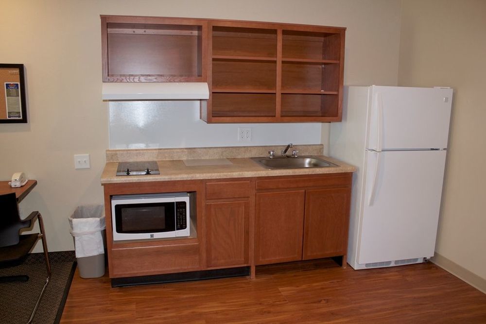 Suburban Studios Watford City Room photo