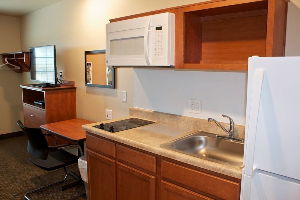 Suburban Studios Watford City Room photo