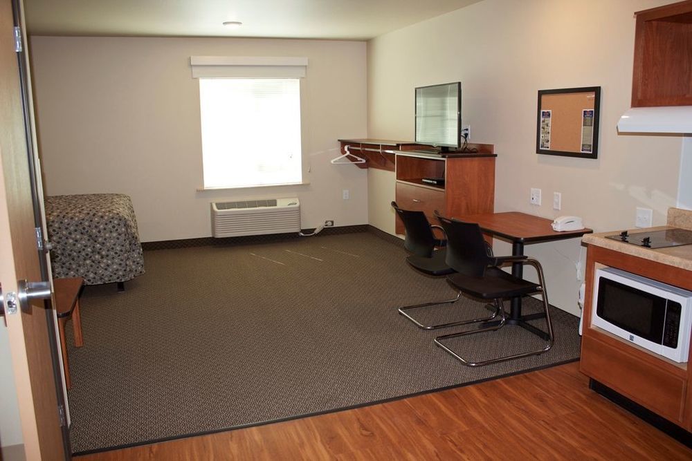 Suburban Studios Watford City Room photo