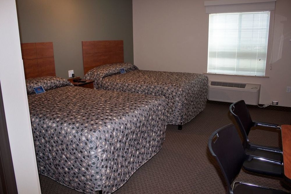 Suburban Studios Watford City Room photo