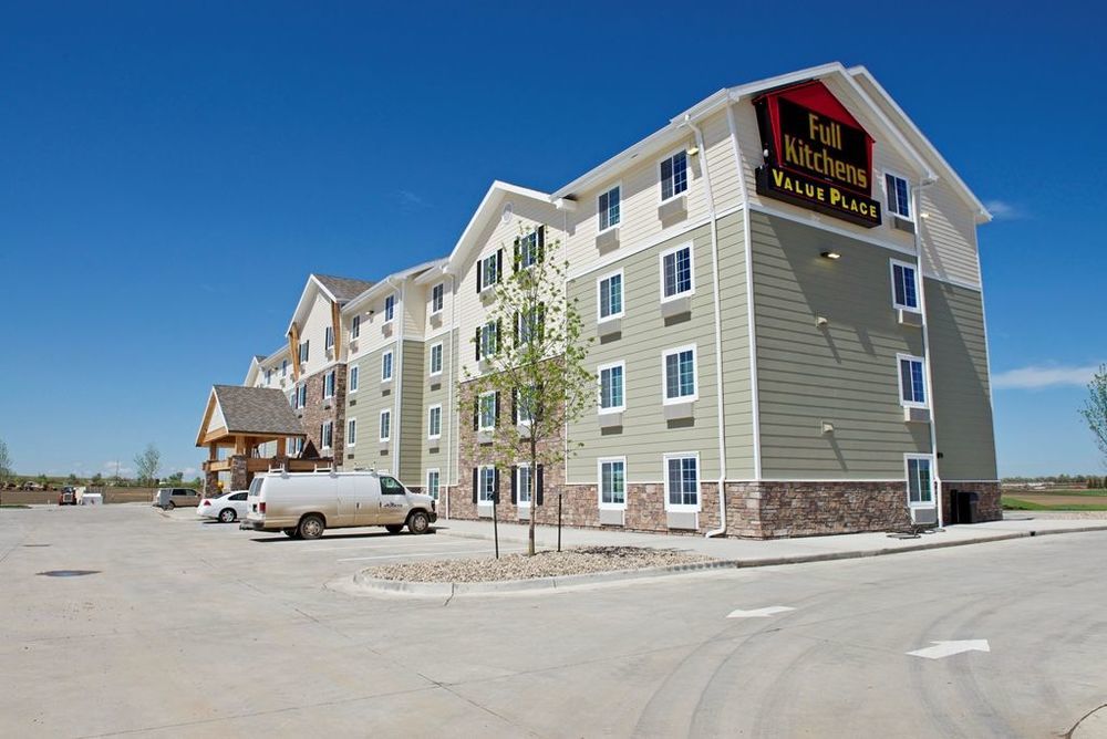 Suburban Studios Watford City Exterior photo
