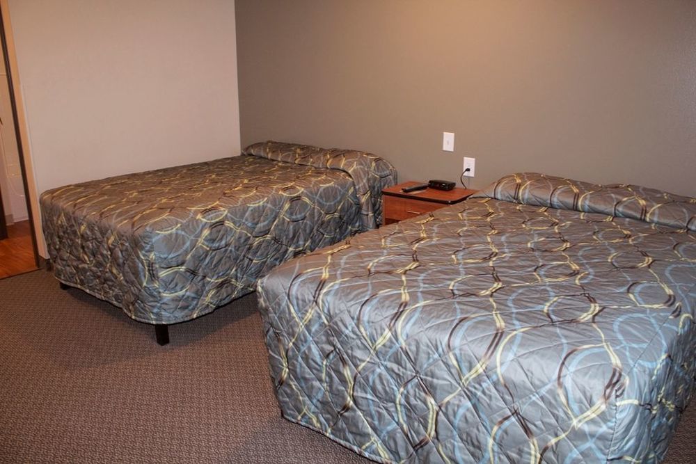 Suburban Studios Watford City Room photo