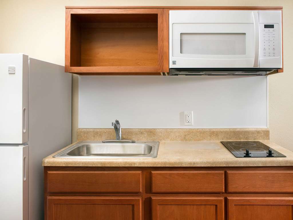 Suburban Studios Watford City Room photo