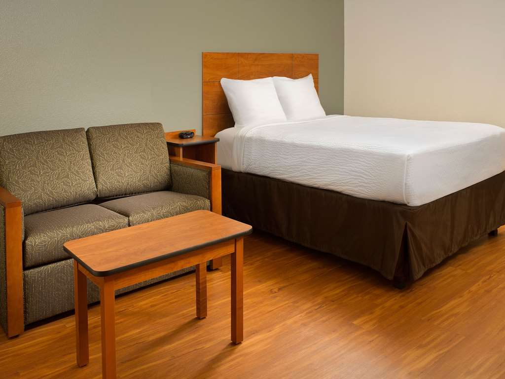 Suburban Studios Watford City Room photo