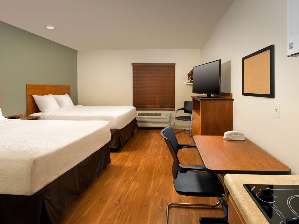 Suburban Studios Watford City Room photo